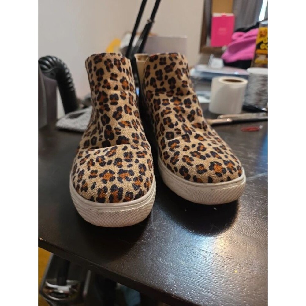 Cheetah print shoes size 8